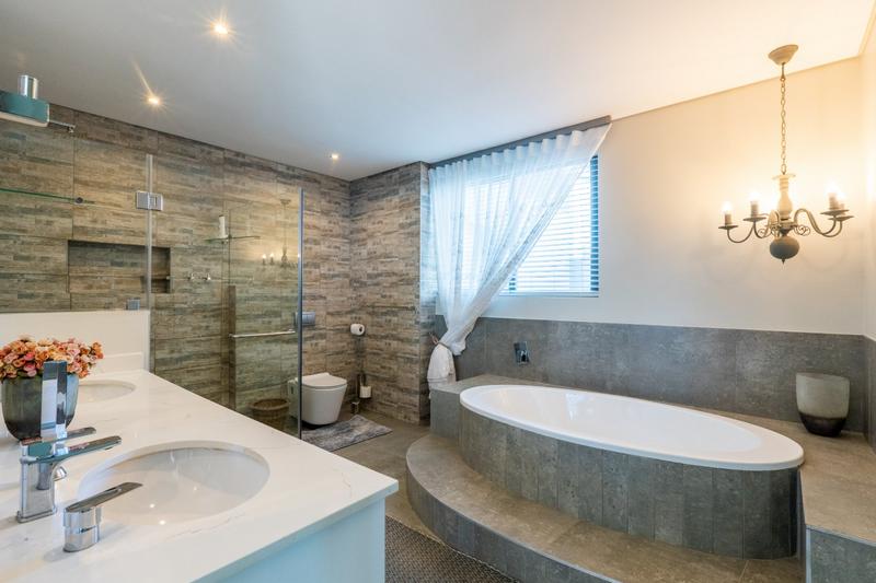 5 Bedroom Property for Sale in Pinnacle Point Golf Estate Western Cape